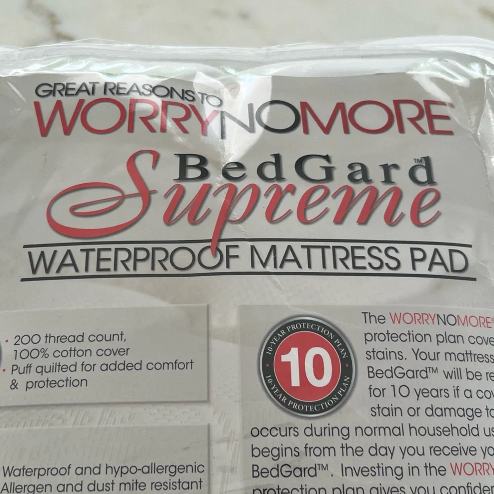 KING WHITE 200 TC MATTRESS PAD NEW!